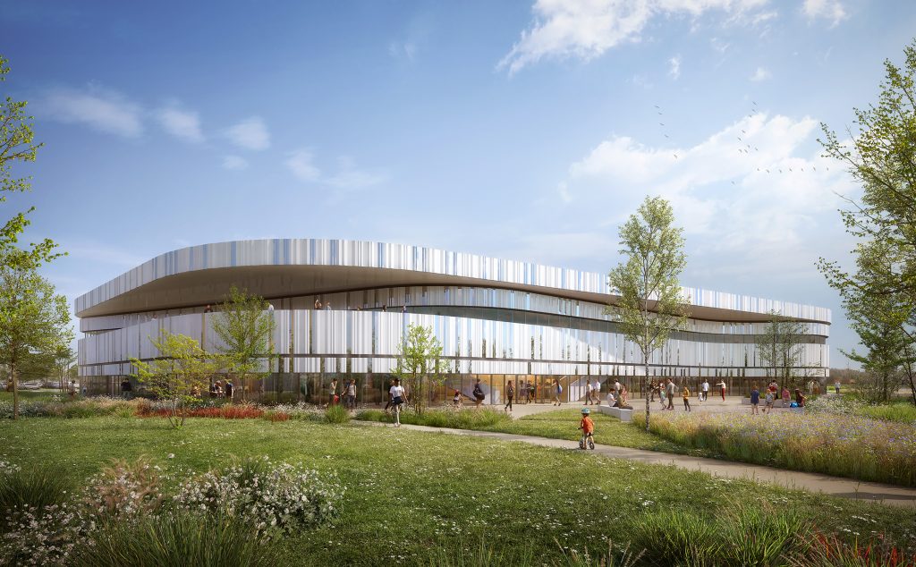 Rendu architectural 3D du projet lauréat de la patinoire de Douai conçu par Chabanne Archi Ingé, montrant les cheminements à travers le parvis paysager menant au bâtiment aux lignes courbes en strates de lames verticales blanches et miroir.